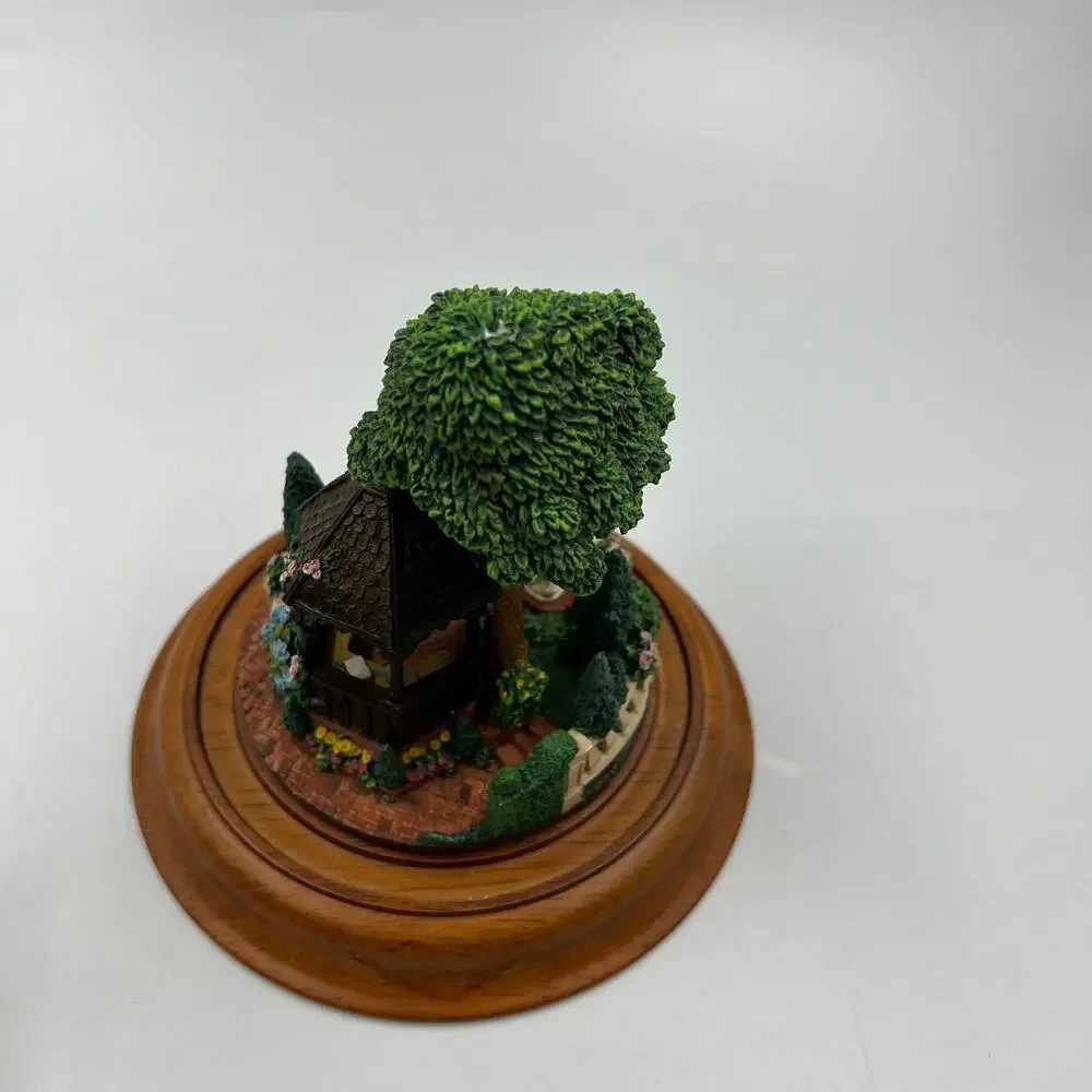 Vintage 1988 Franklin Mint Princess Victoria's Dream Garden by Barry Shiraishi‎